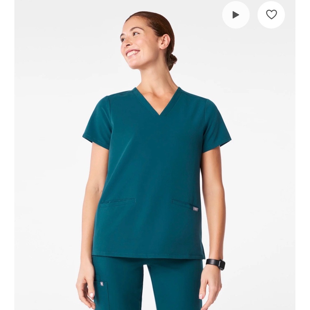 NWT FIGS Scrub Top Casma Three-Pocket Top Caribbean Blue V-Neck FW1100 Medium